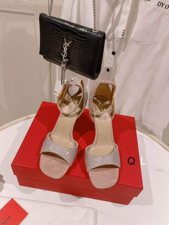 Picture of Valentino Shoes _SKUValentinosz35-40820263.5CM3CLL0605